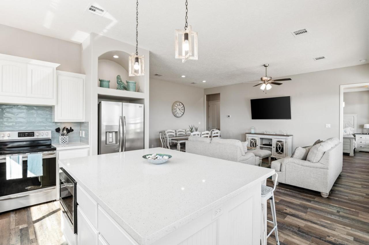 Stylish 4Br Crystal Beach Retreat Walk To Beach Bolivar Peninsula Buitenkant foto