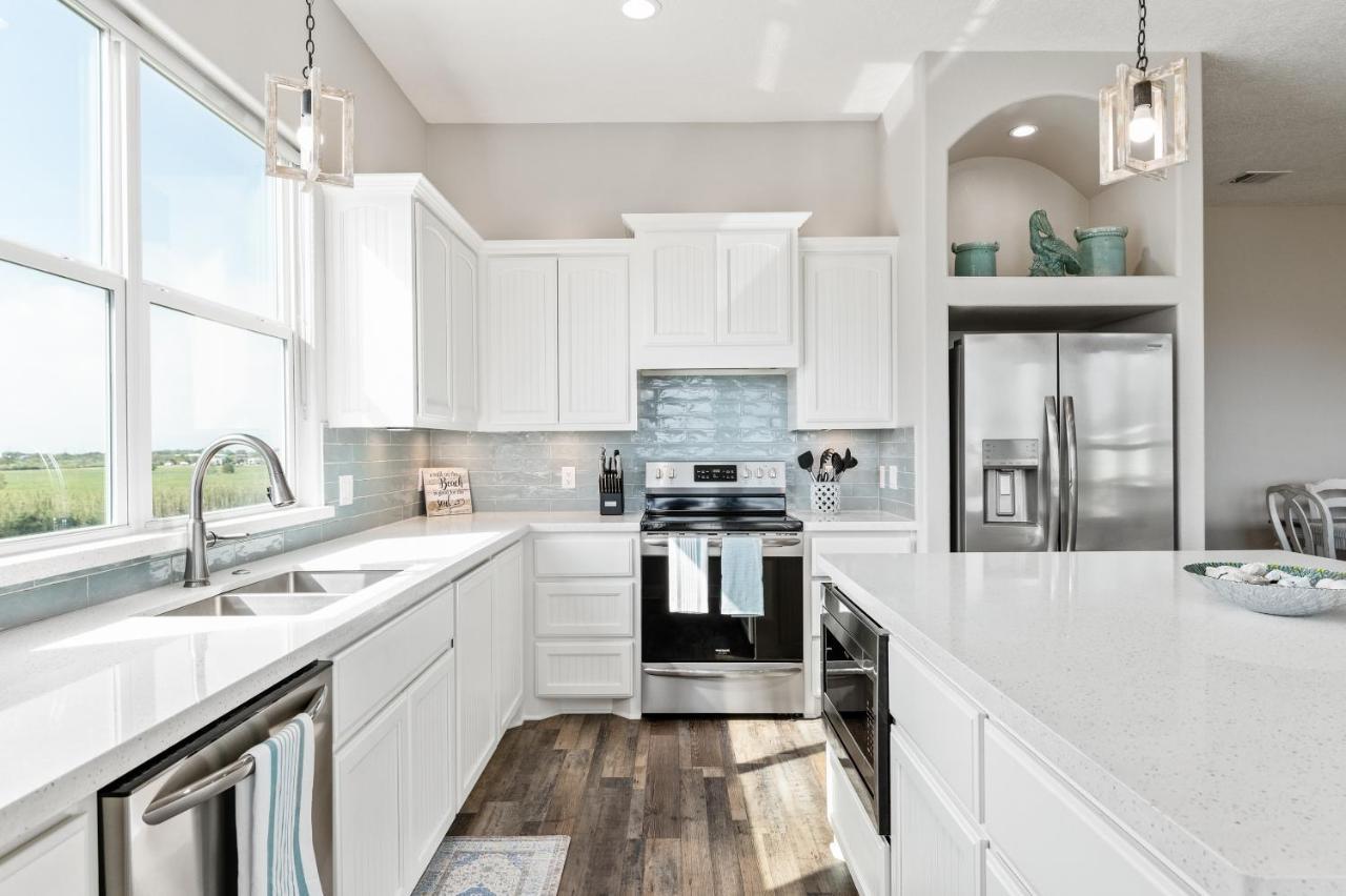 Stylish 4Br Crystal Beach Retreat Walk To Beach Bolivar Peninsula Buitenkant foto