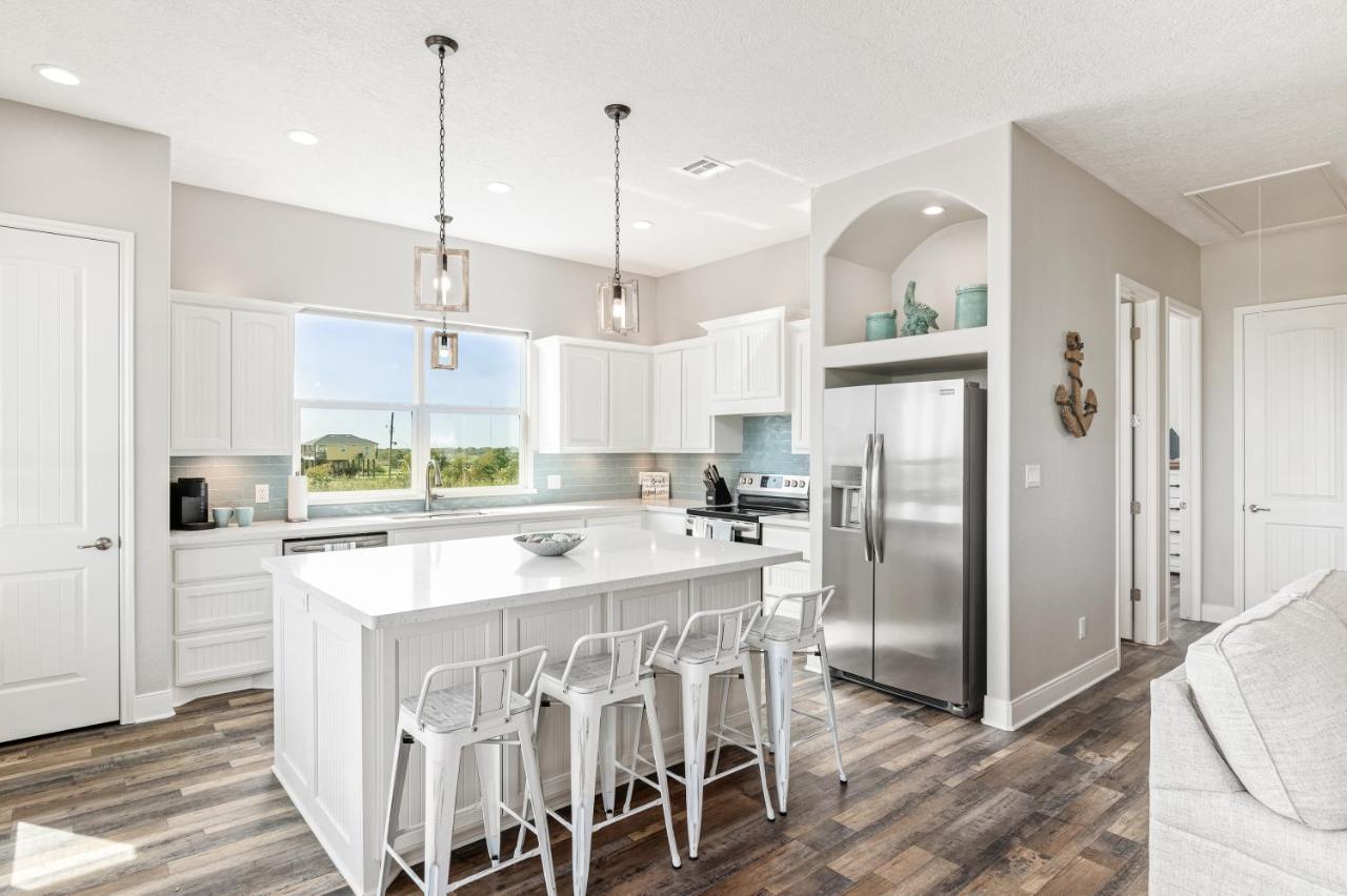 Stylish 4Br Crystal Beach Retreat Walk To Beach Bolivar Peninsula Buitenkant foto
