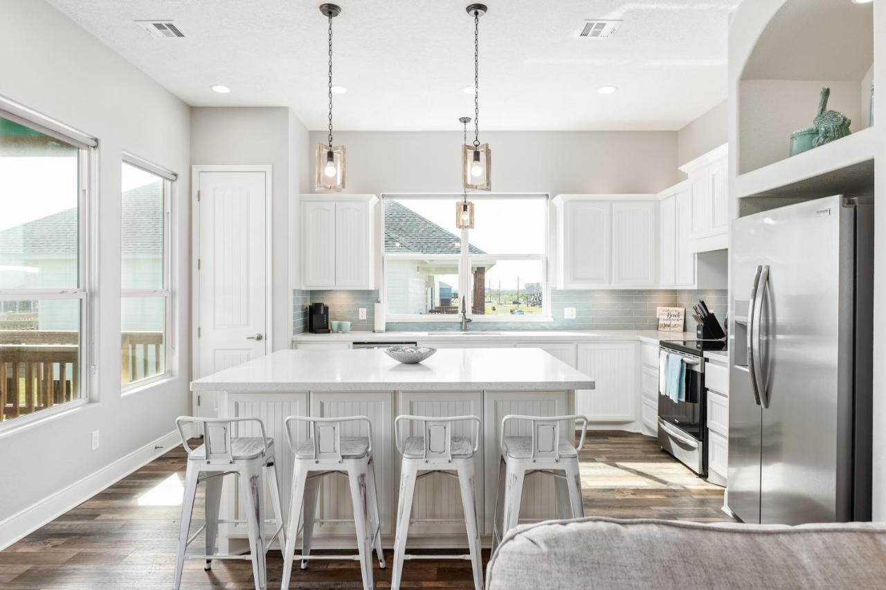 Stylish 4Br Crystal Beach Retreat Walk To Beach Bolivar Peninsula Buitenkant foto