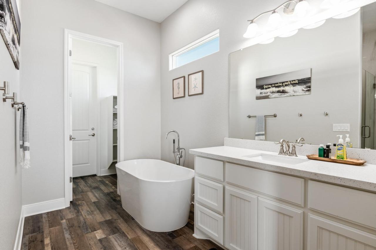 Stylish 4Br Crystal Beach Retreat Walk To Beach Bolivar Peninsula Buitenkant foto
